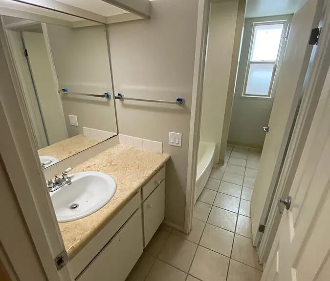 373 Staten Ave — Photo 8