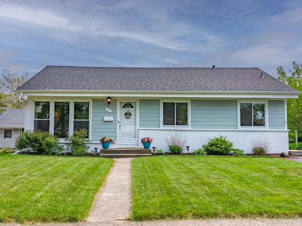 641 W Vermont St, Villa Park, IL 60181