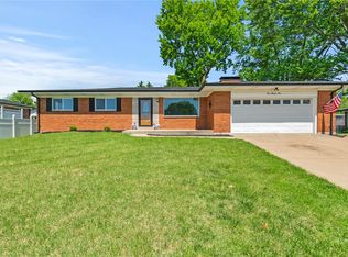 575 Shirley Dr, Florissant, MO 63031