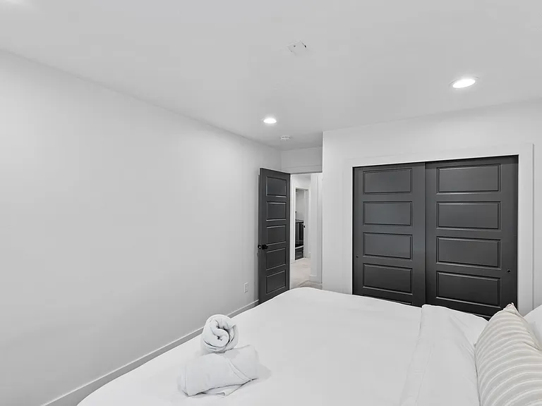 690 S Edge Ln — Photo 48