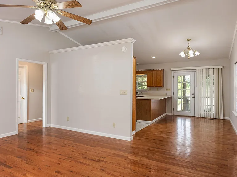 4092 University Dr — Photo 7