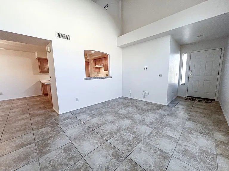 503 S Sawmill Gardens Dr — Photo 2