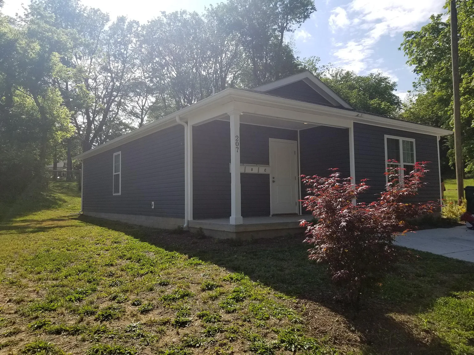 207 Watkins St — Photo 2