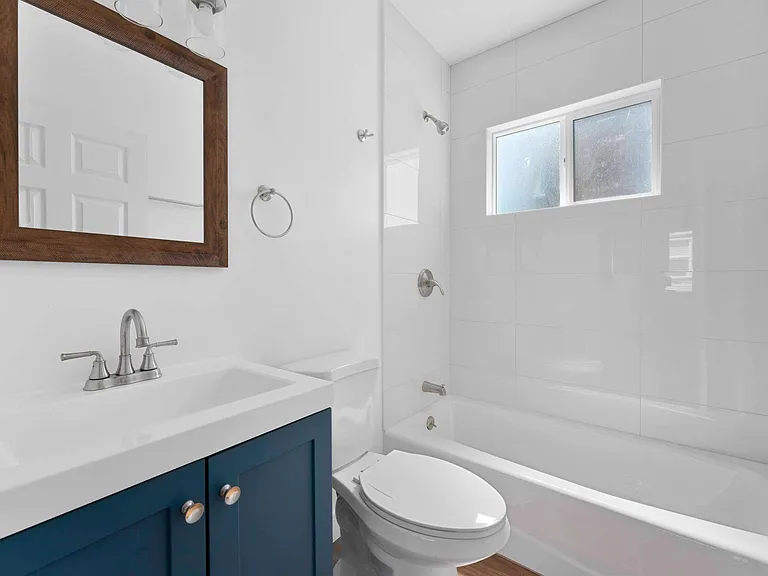 842 W 115th St — Photo 10