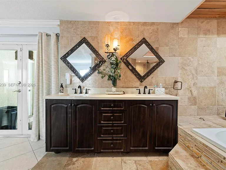14012 SW 38th Ter — Photo 25