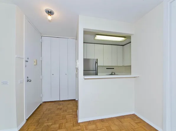 215 West 95th Street image 2 of 12