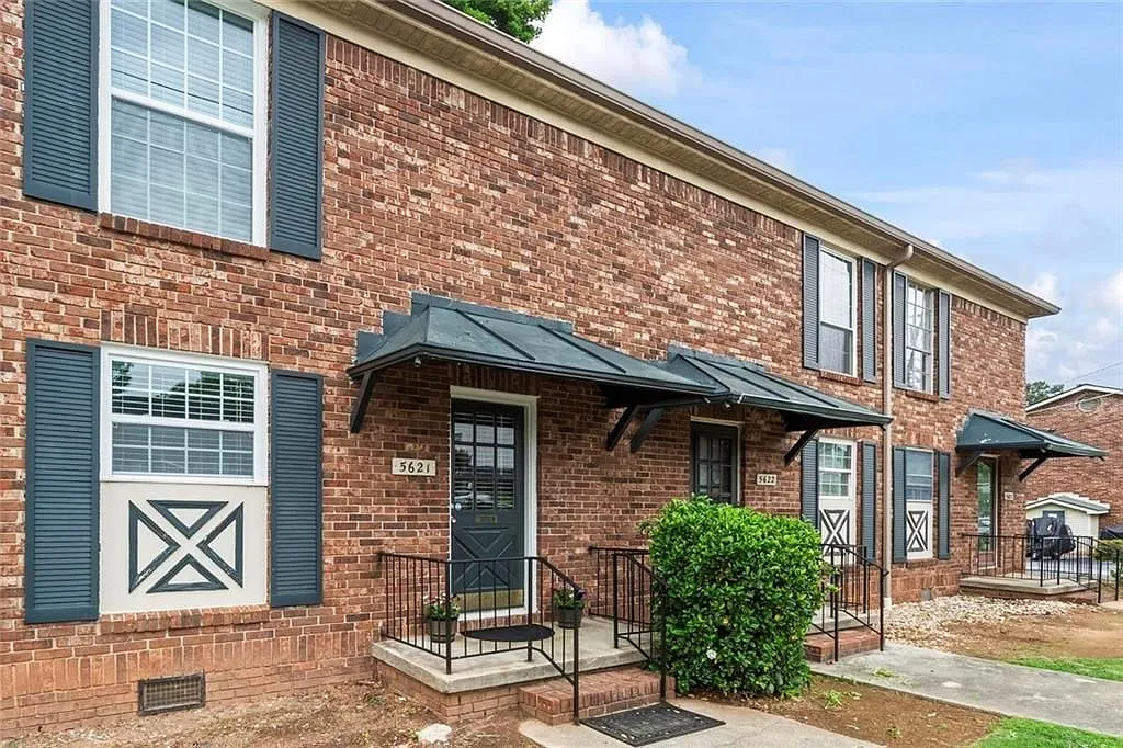 2 bed, 2.0 bath, 1178 sqft, $1,800 — Photo 2