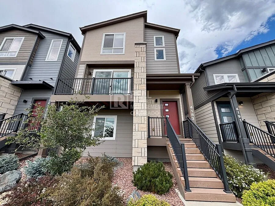 Secure This Property for $500 off your first month rent - Spacious 4-Bedroom Home with Mountain V... — Photo 3