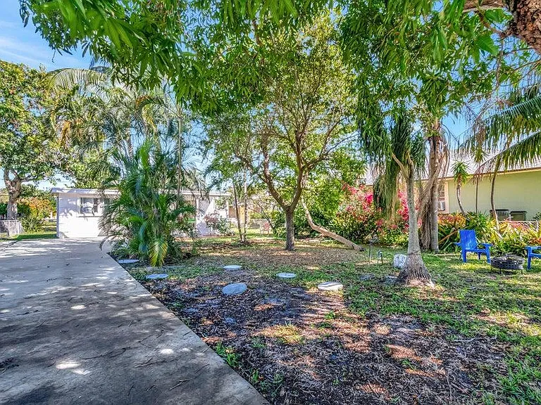 237 SW 3rd Ave — Photo 28