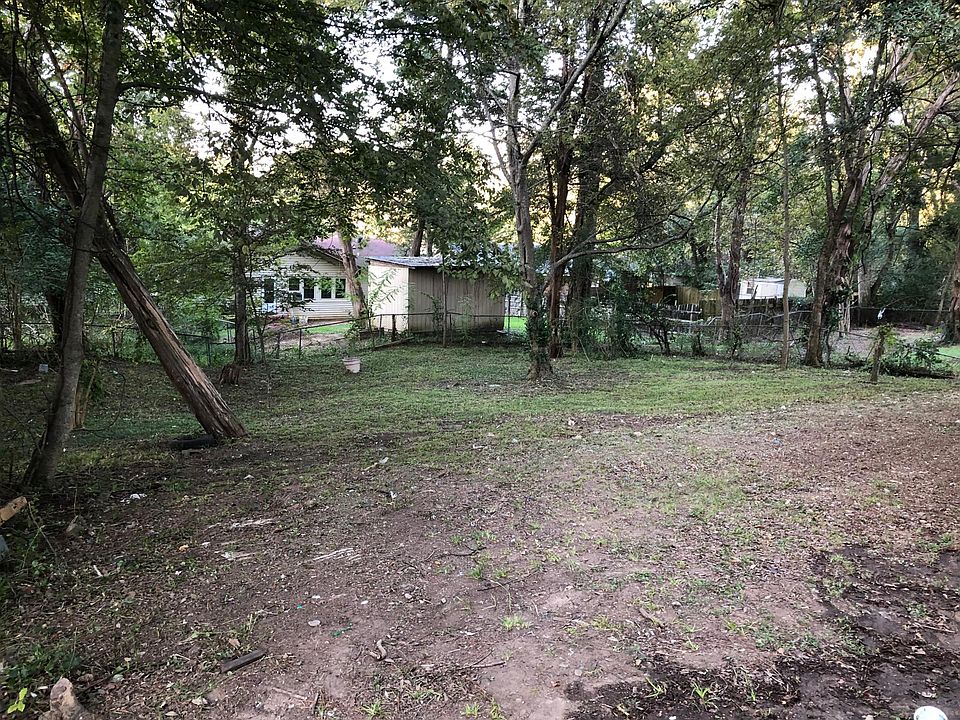 2nd image of 528 Cedarhurst Dr