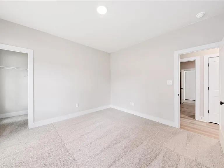 202 Railroad St — Photo 13