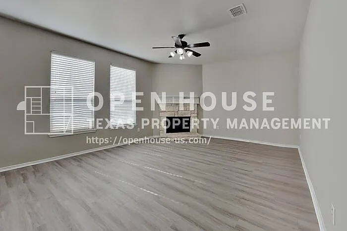 3 bed, 2.5 bath, 2360 sqft, $2,225 — Photo 3