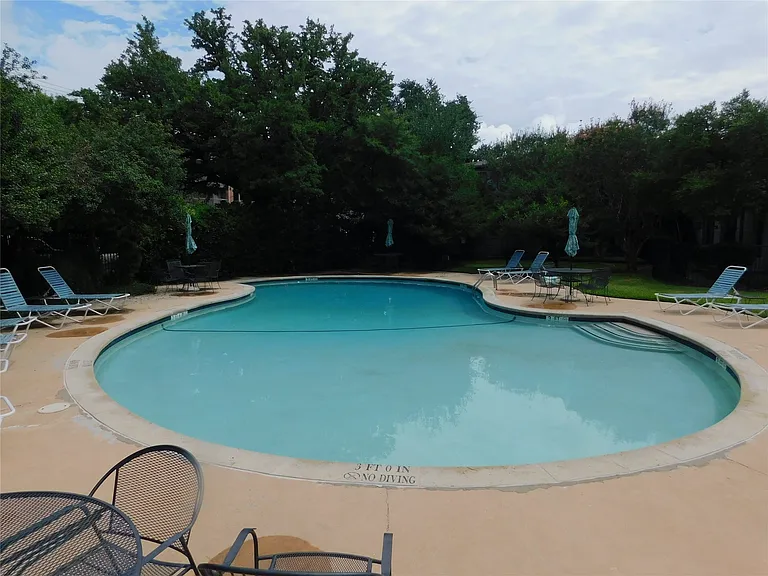 4906 N Hall St — Photo 16
