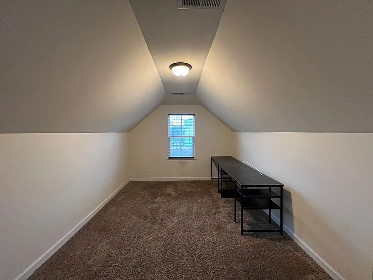 310 Landon Ln — Photo 2