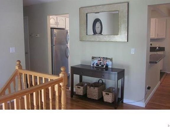 4th image of 21 Sullivan Dr