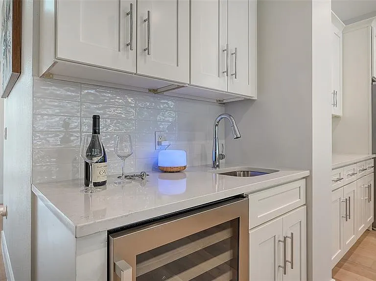1537 Siesta Dr — Photo 32
