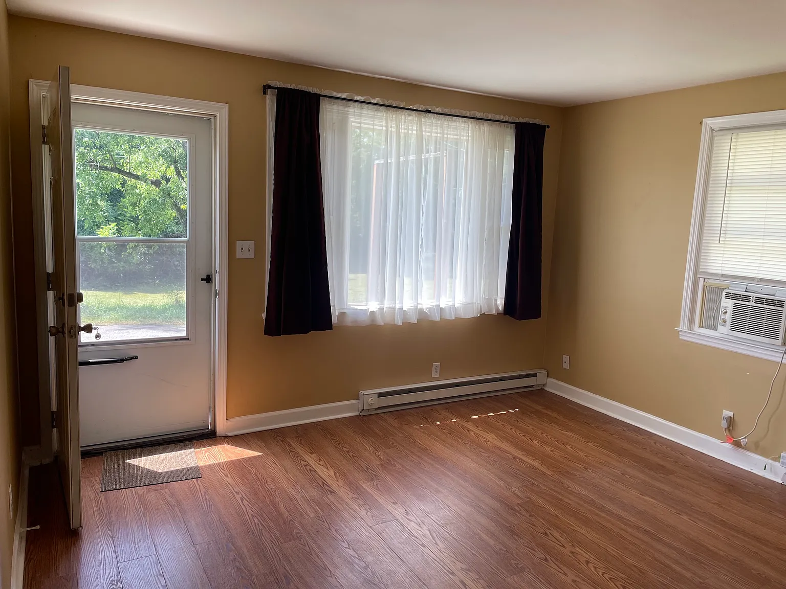 1 bed, 500 sqft, $1,100 — Photo 3