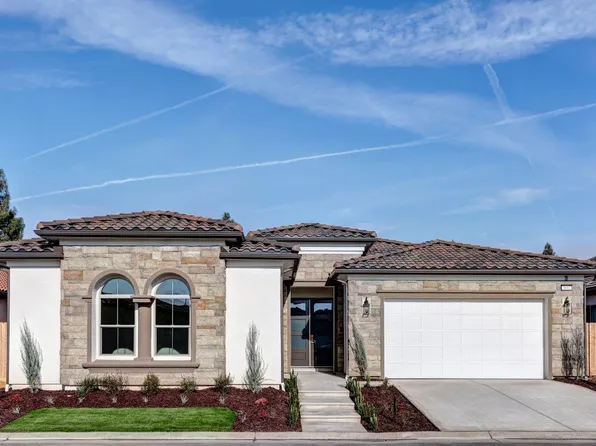 2602 E Via Sofia Dr, Fresno, CA 93730