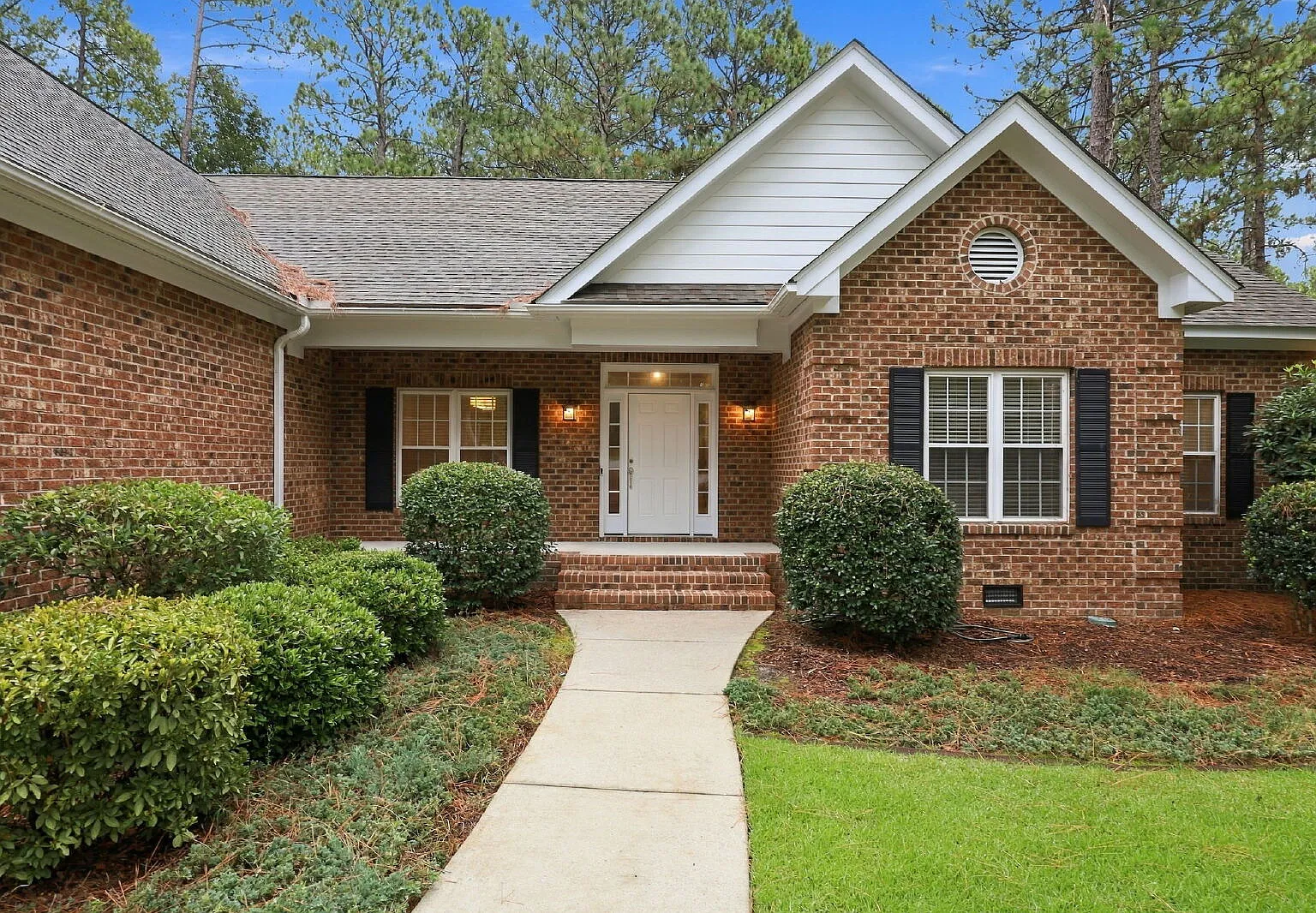 4 bed, 4.0 bath, 2734 sqft, $2,800 — Photo 3