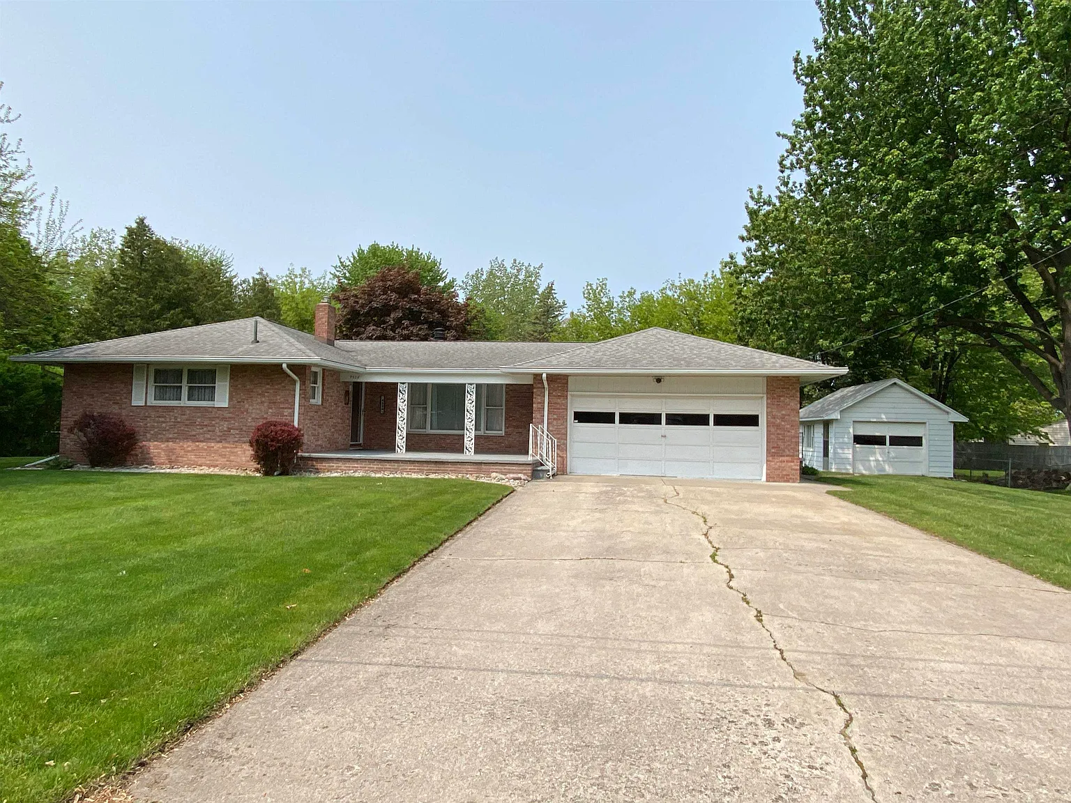 4526 Greenfield Dr photo 1