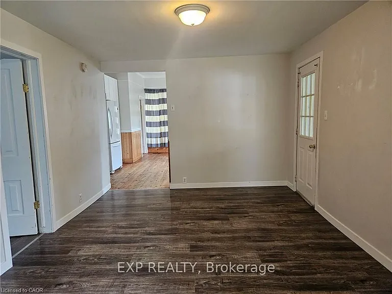 15 Cedar St — Photo 3