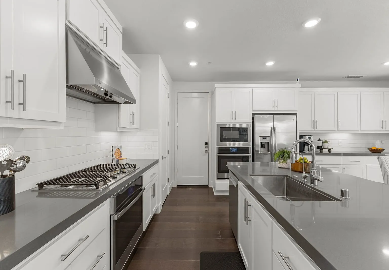 5 bed, 3164 sqft, $6,100 — Photo 3