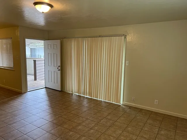 2 bed, 900 sqft, $1,350 — Photo 2