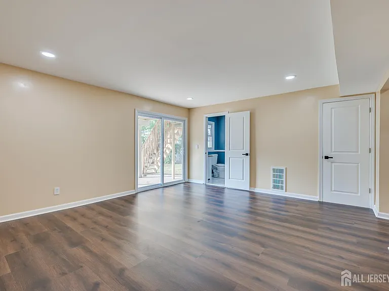 134 Frank St — Photo 14