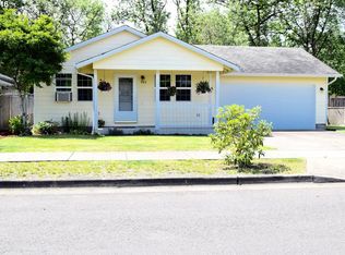 904 W D St, Lebanon, OR 97355