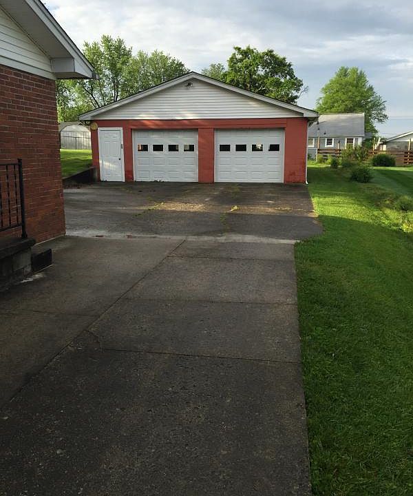 2nd image of 414 Deepwood Dr