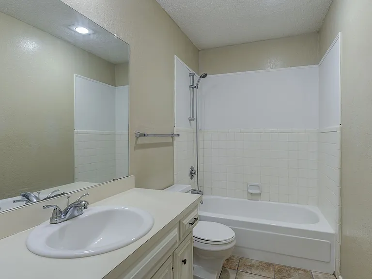 Albany Ridge Apartments Comfortable Living in West Lubbock — Photo 24
