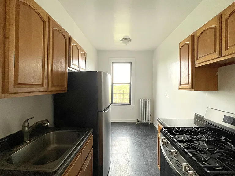 815 E 14th St #6C — Photo 11