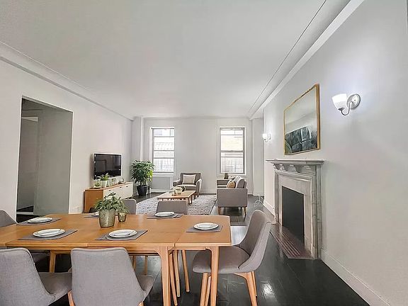 3rd image of 15 W 55th St APT 4A