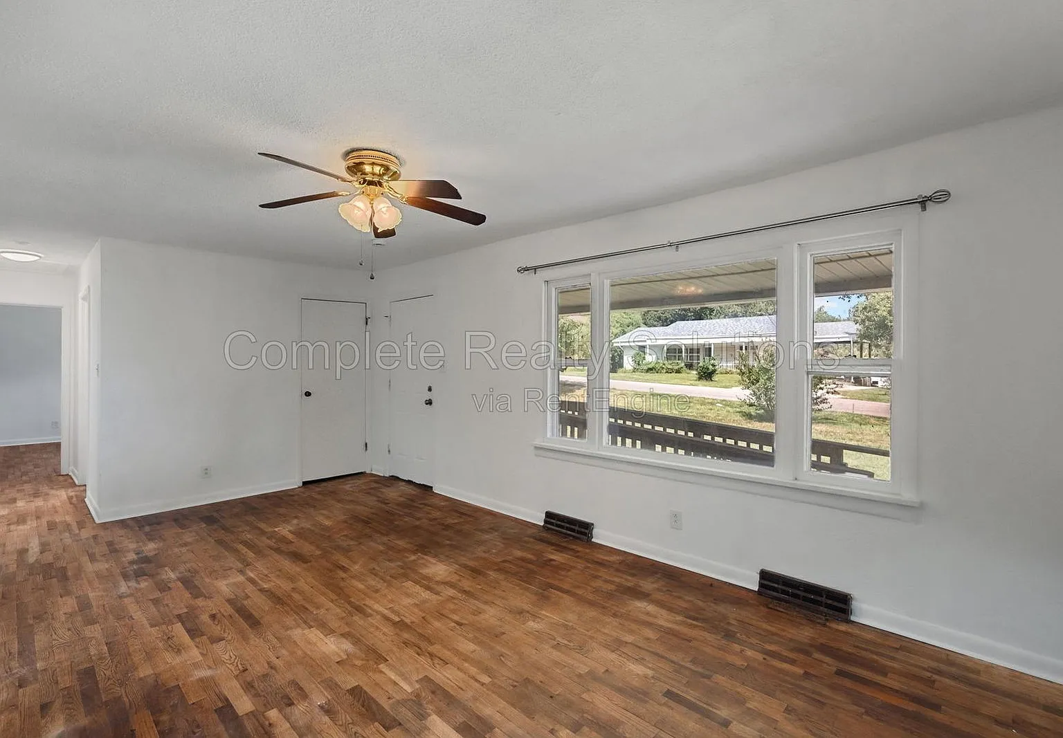 3 bed, 1.0 bath, 1326 sqft, $1,400 — Photo 4