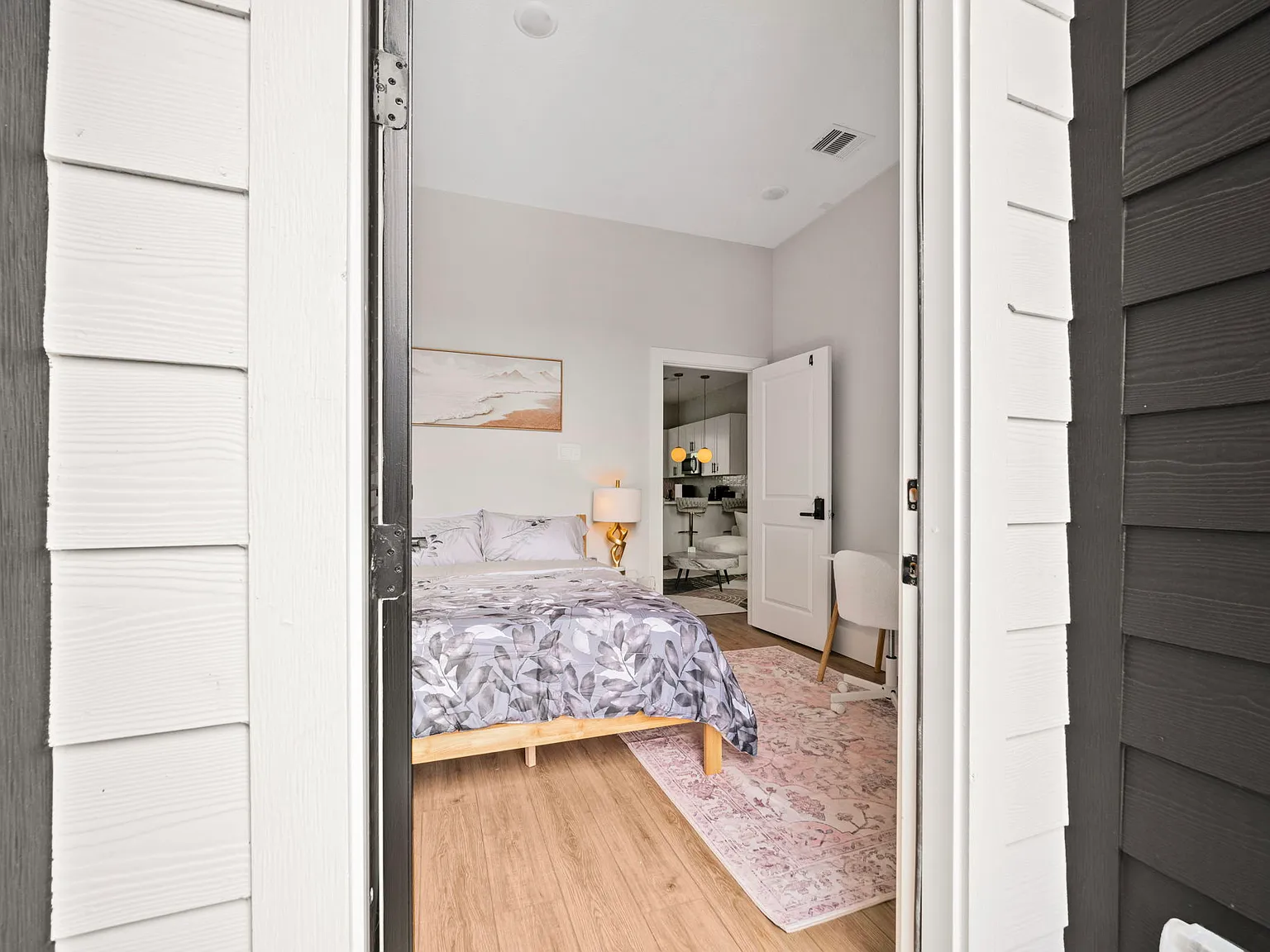5 bed, 1839 sqft, $850 — Photo 3