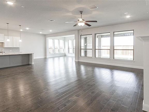 3rd image of 333 Savannah Ln