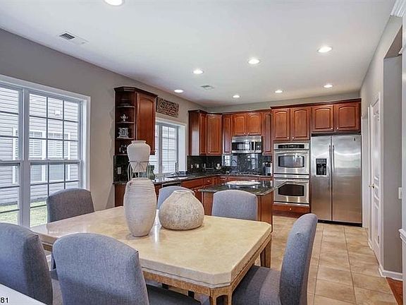 5th image of 198 Stone Manor Dr