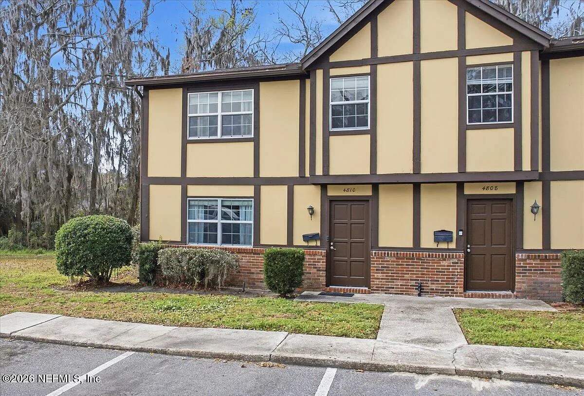 3 bed, 2.5 bath, 1550 sqft, $1,600 — Photo 1