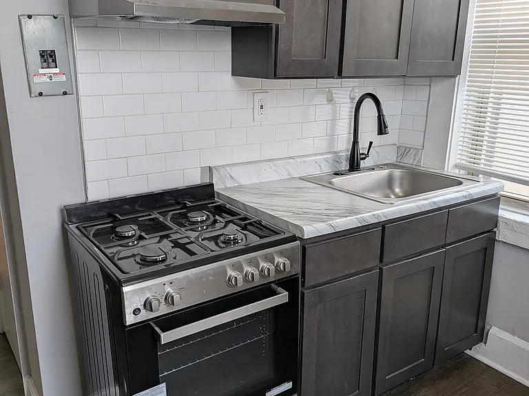 382 Bloomfield Ave — Photo 1