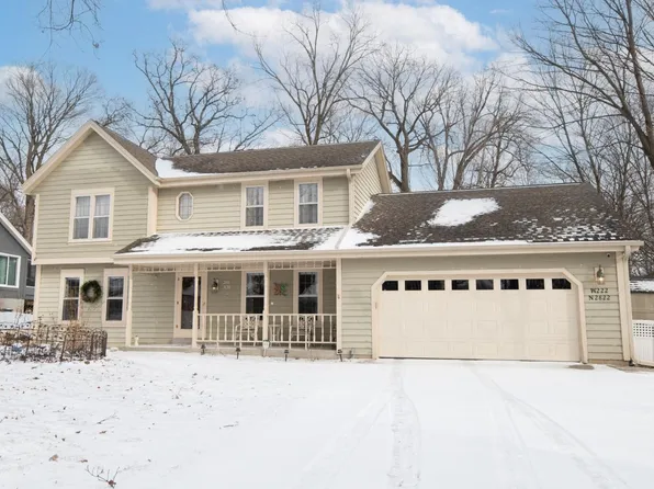 W222N2822 Foxwood LANE, Waukesha, WI 53186