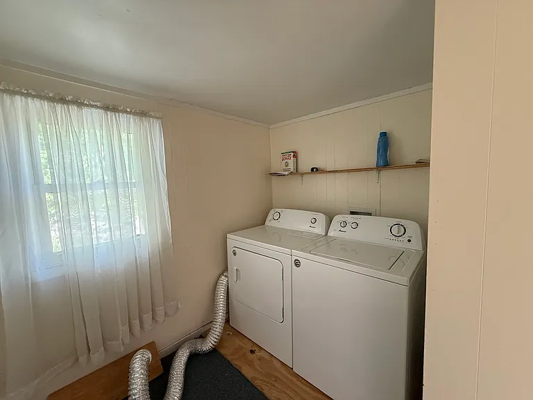 399 Center St #4 — Photo 9