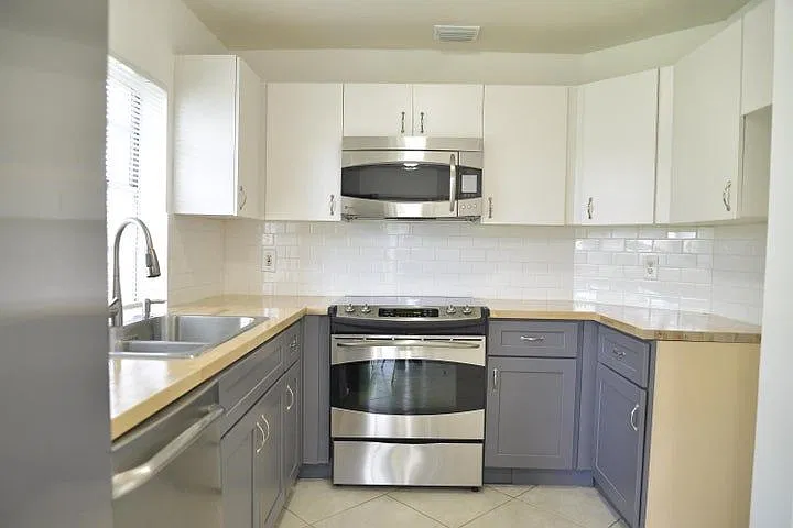 3 bed, 2.5 bath, 1407 sqft, $3,250 — Photo 3