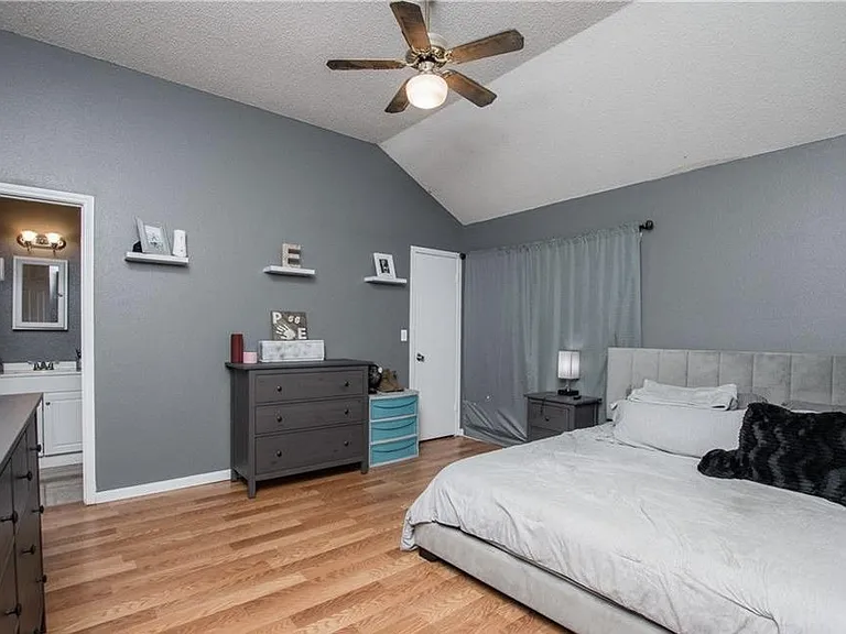 1410 Windsor Cir — Photo 12