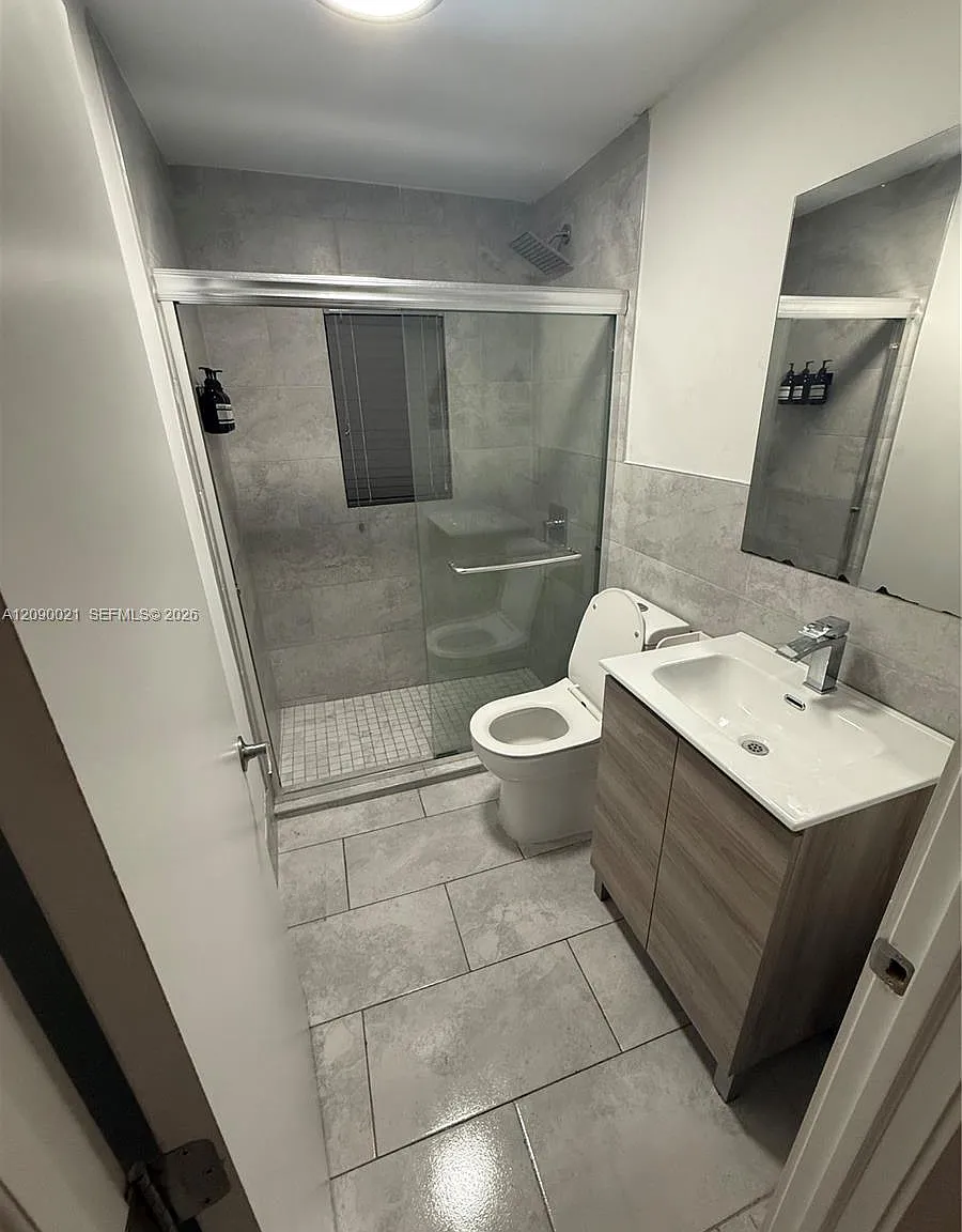 Hollywood South Side Add — Photo 4