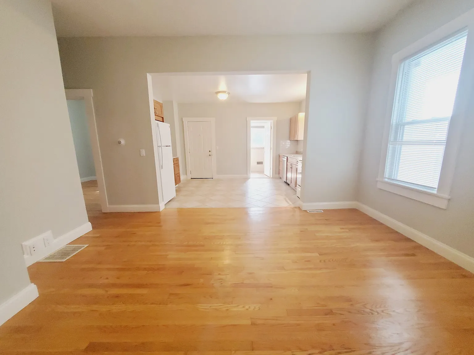 3 bed, 2.0 bath, 1200 sqft, $3,500 — Photo 4