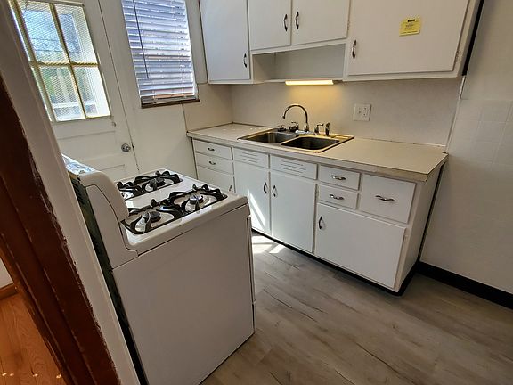 5th image of 4400 S Park Dr #A
