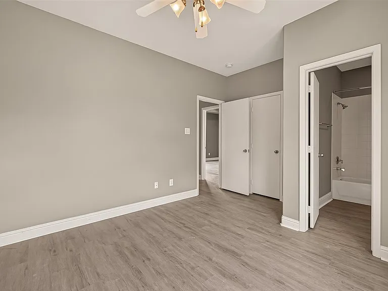 1107 Saint Charles St — Photo 5