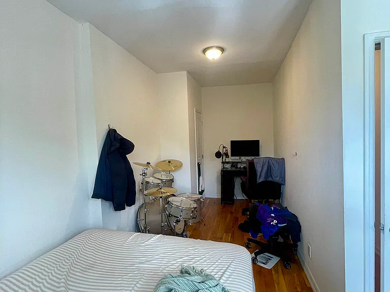 3211 Broadway #2 — Photo 9