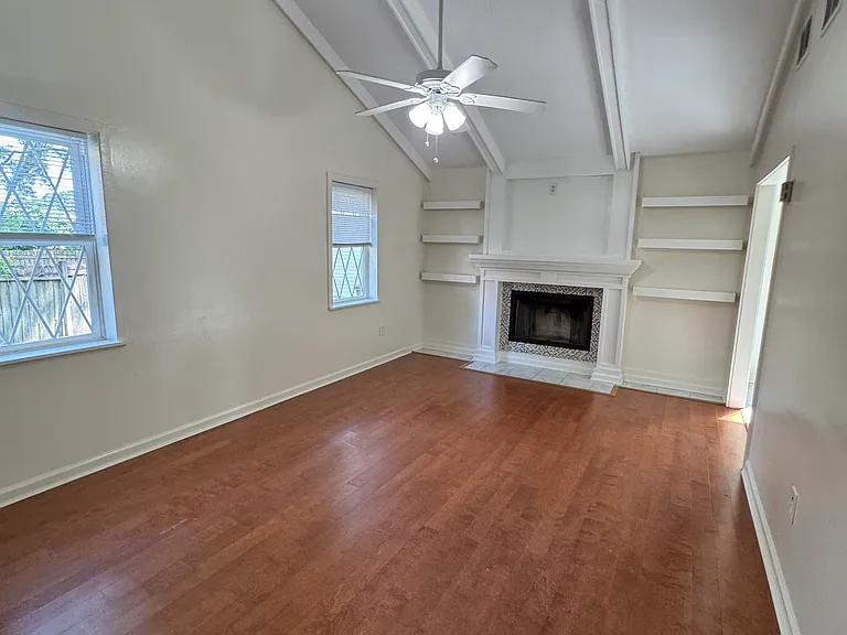 106 Cambell Ct — Photo 2