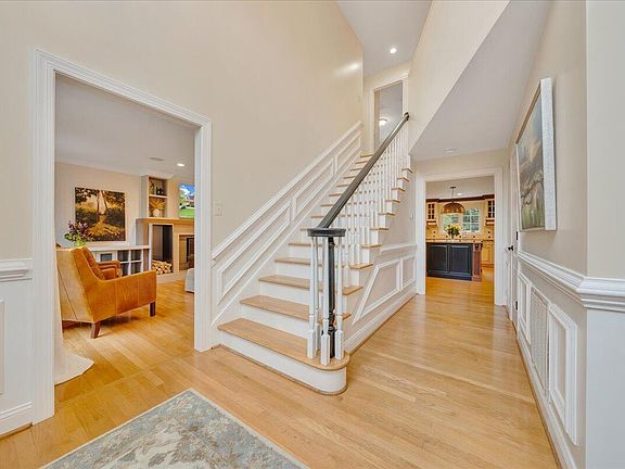 4th image of 4582 Chippenham Dr